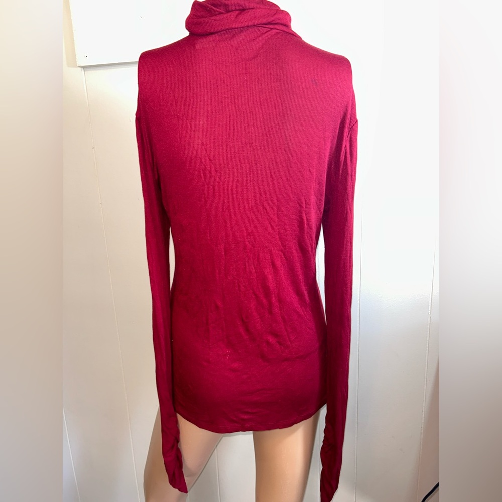 Fabletics medium maroon turtleneck - Picture 2 of 4
